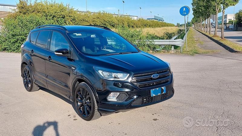 Nero Usata 2018 Ford Kuga ST-Line SUV | 15.000 € - Immagine 1/4