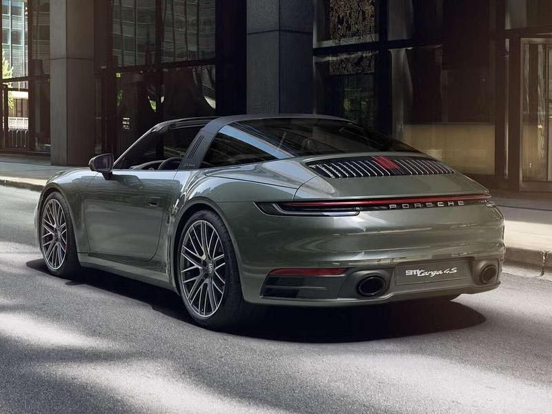 Usata Porsche 992 450 CV (330 kW) 2024 Verde aventurine metallizzato/ Cabrio