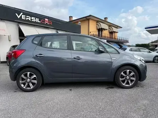 Usata Hyundai ix20 Comfort 90 CV (66 kW) 2016 Grigio Utilitaria