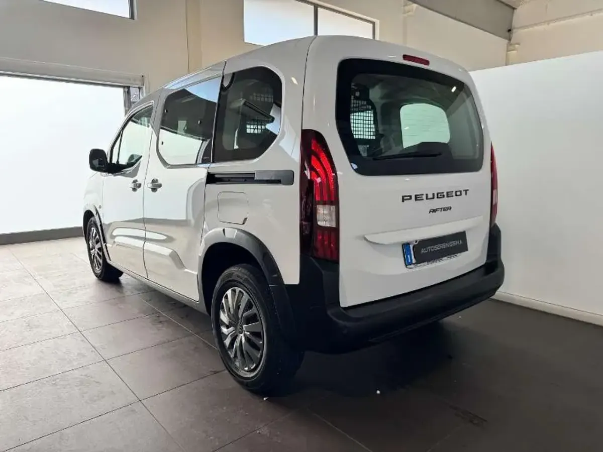 Usata Peugeot Rifter Allure 102 CV (75 kW) 2025 Bianco Monovolume