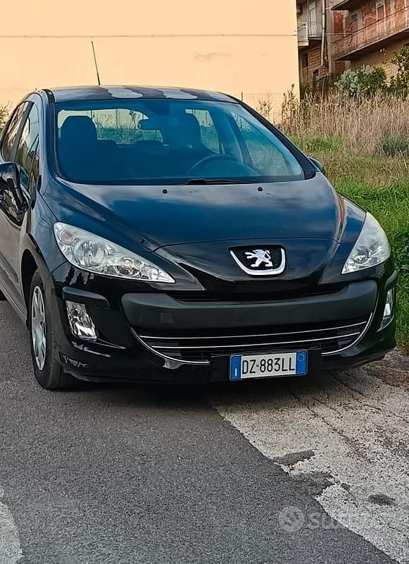 Nero Usata 2010 Peugeot 308 Tre volumi | 4800 € (Buon prezzo) - Immagine 1/4