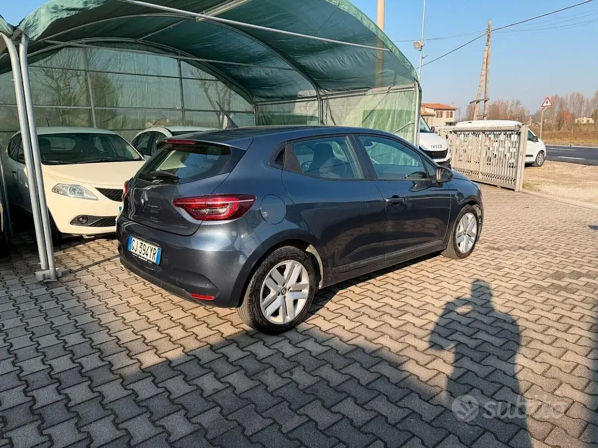 Usata Renault Clio V Business 91 CV (66 kW) 2022 Grigio Berlina