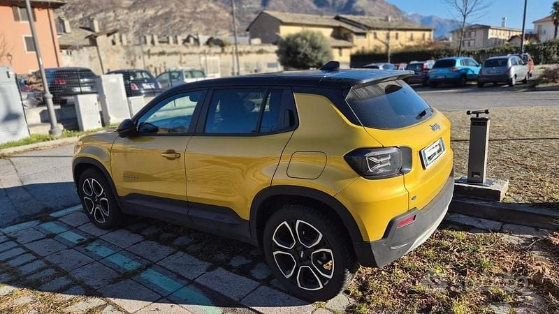 Usata Jeep Avenger Summit 114 kW (156 CV) 2024 Giallo SUV