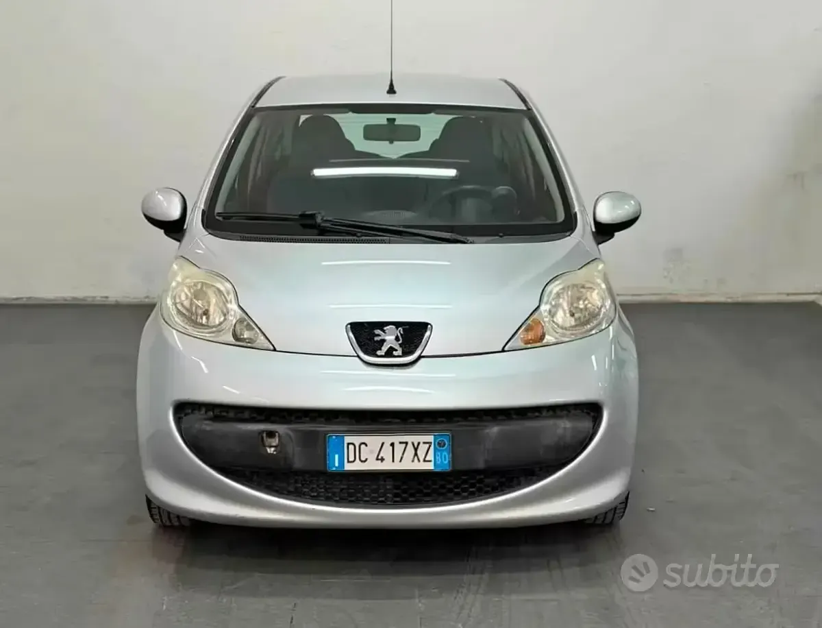 Usata Peugeot 107 68 CV (50 kW) 2006 Utilitaria