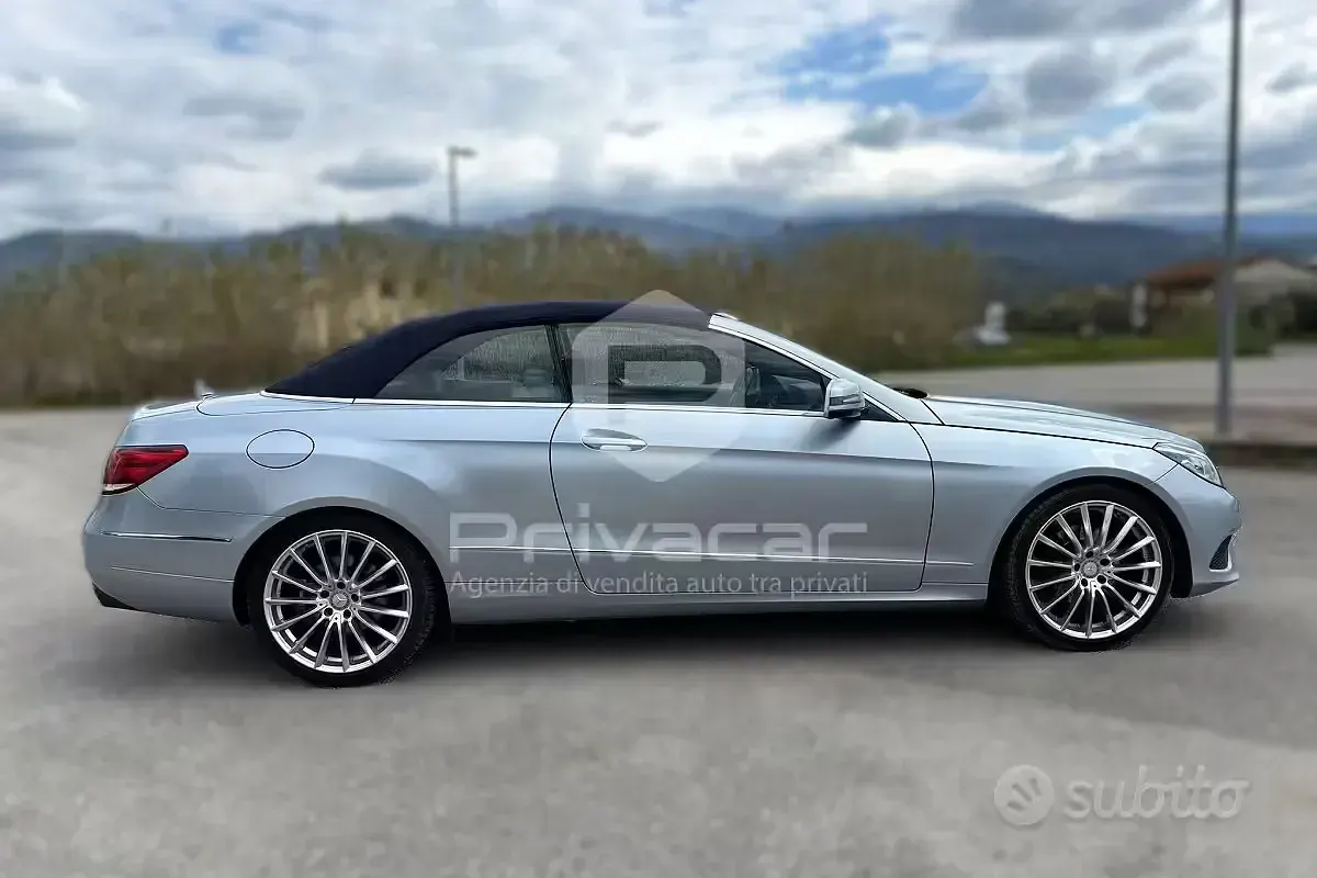 Usata Mercedes E220 Premium 170 CV (125 kW) 2015 Blu Cabrio