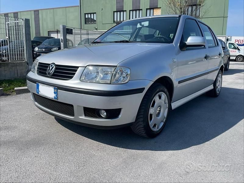 Usata VW Polo Comfortline 64 CV (47 kW) 2000 Grigio Berlina