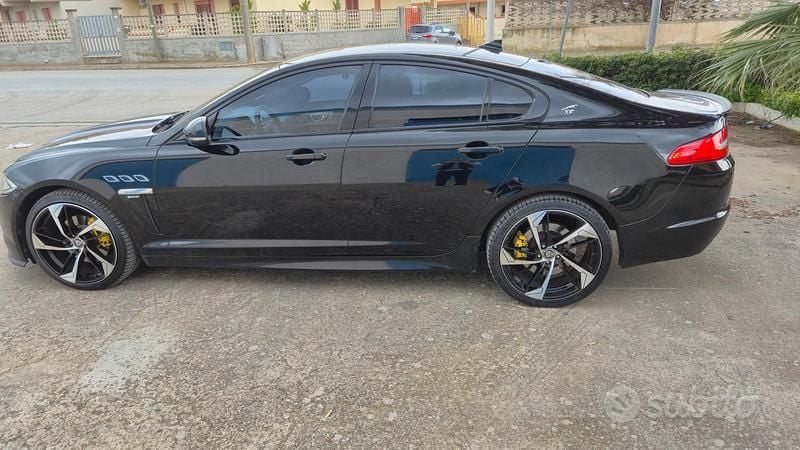 Usata Jaguar XF 200 CV (147 kW) 2015 Nero Berlina