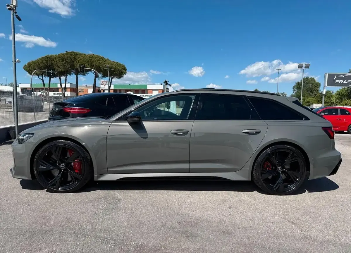 Usata Audi RS6 Ambiente 600 CV (441 kW) 2022 Grigio Station wagon