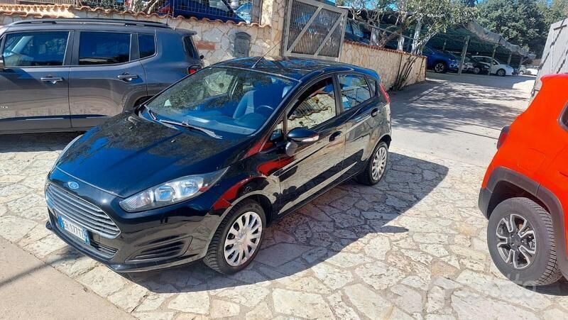 Usata Ford Fiesta 97 CV (71 kW) 2013 Nero Utilitaria