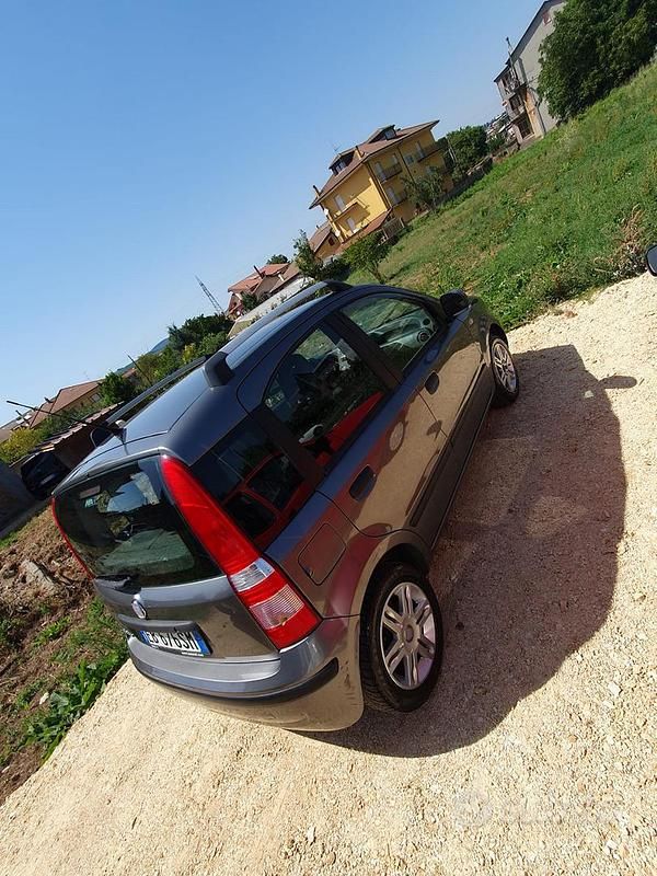Usata Fiat Panda Emotion 69 CV (50 kW) 2010 Grigio Utilitaria