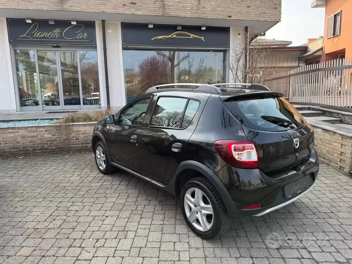 Usata Dacia Sandero Stepway 90 CV (66 kW) 2013 Nero Berlina