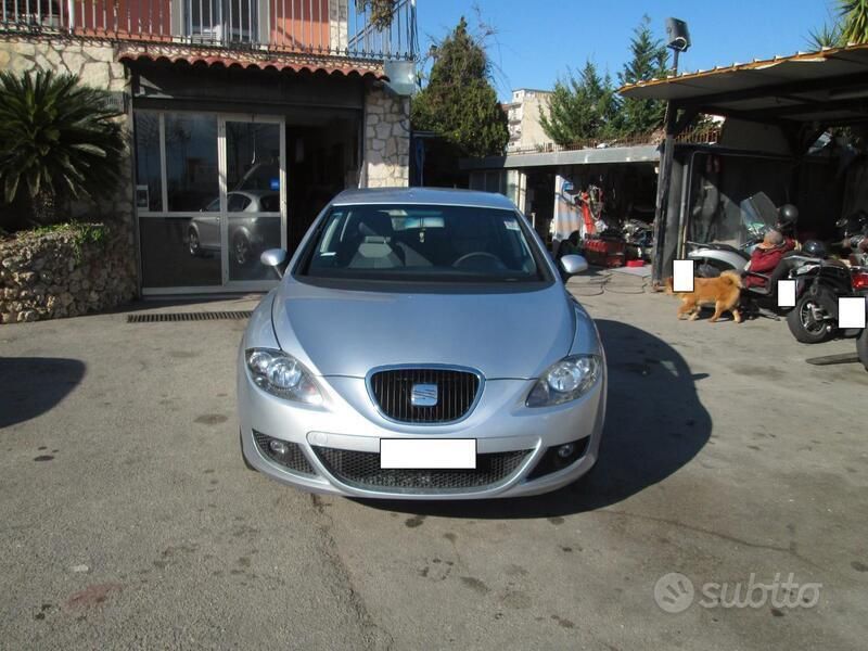 Grigio Usata 2007 Seat Leon Tre volumi | 2199 € (Buon prezzo) - Immagine 1/4