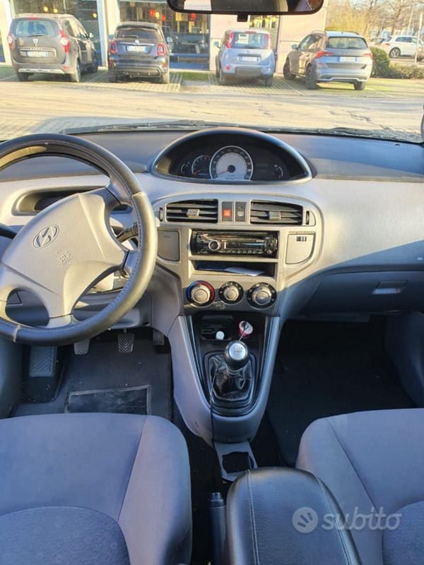 Usata Hyundai Matrix 110 CV (80 kW) 2010 Blu Monovolume
