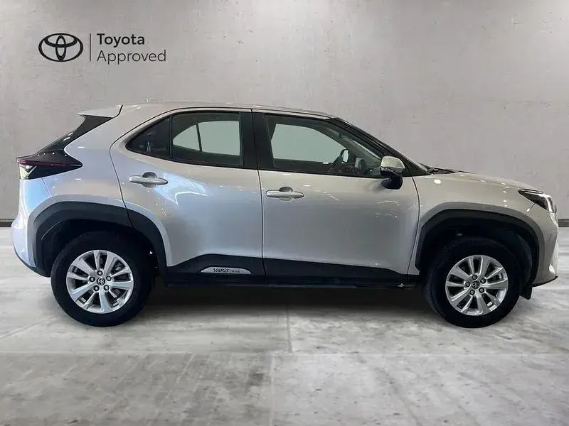 Usata Toyota Yaris Cross Active 116 CV (85 kW) 2022 Grigio SUV