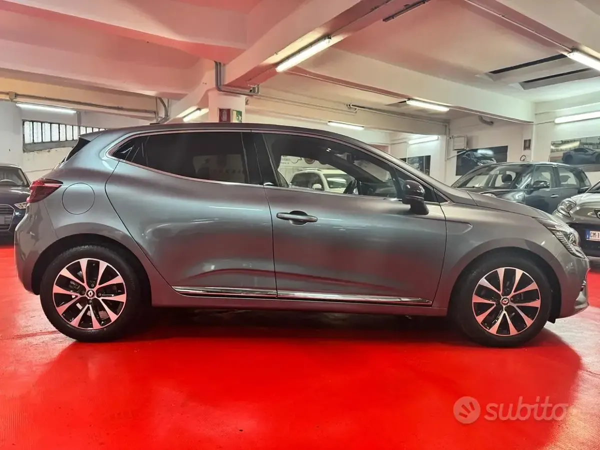 Occasion Renault Clio V 101 PK (74 kW) 2023 Grijs Sedan