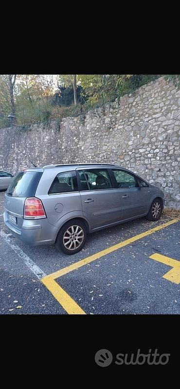 Usata Opel Zafira 120 CV (88 kW) 2005 Grigio Monovolume