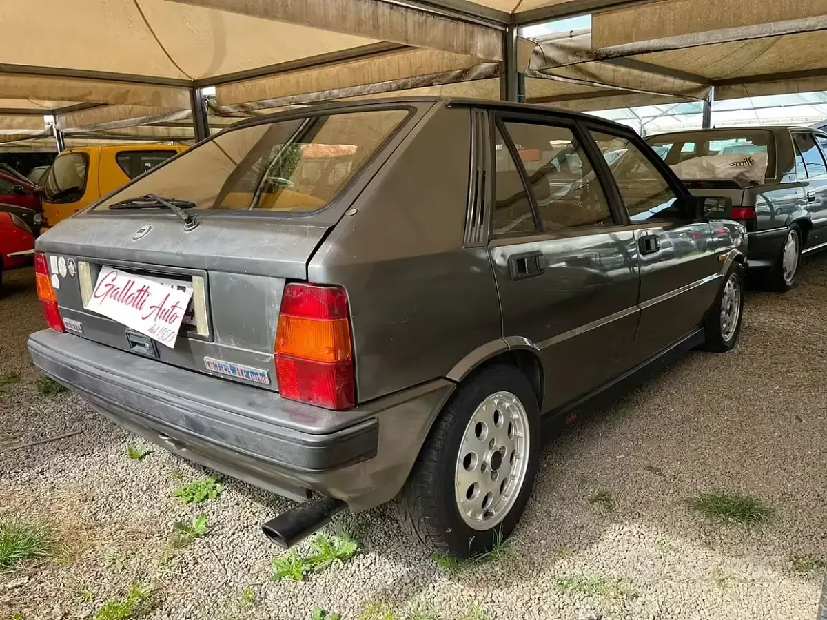 Usata Lancia Delta 140 CV (102 kW) 1991 Utilitaria