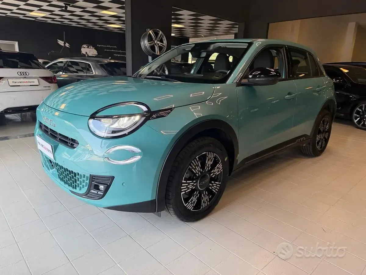 Usata Fiat 600 145 CV (106 kW) 2025 Blu/azzurro SUV