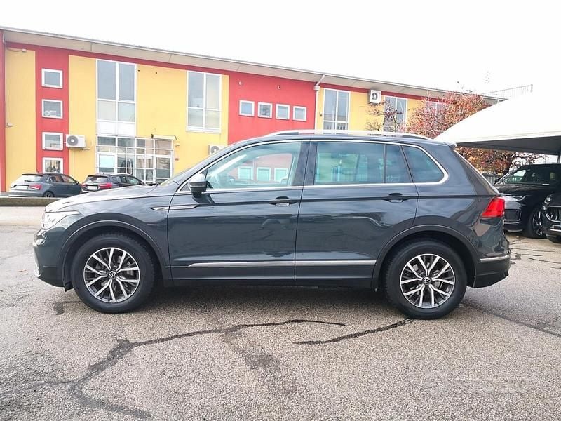 Usata VW Tiguan Life 150 CV (110 kW) 2023 Grigio SUV