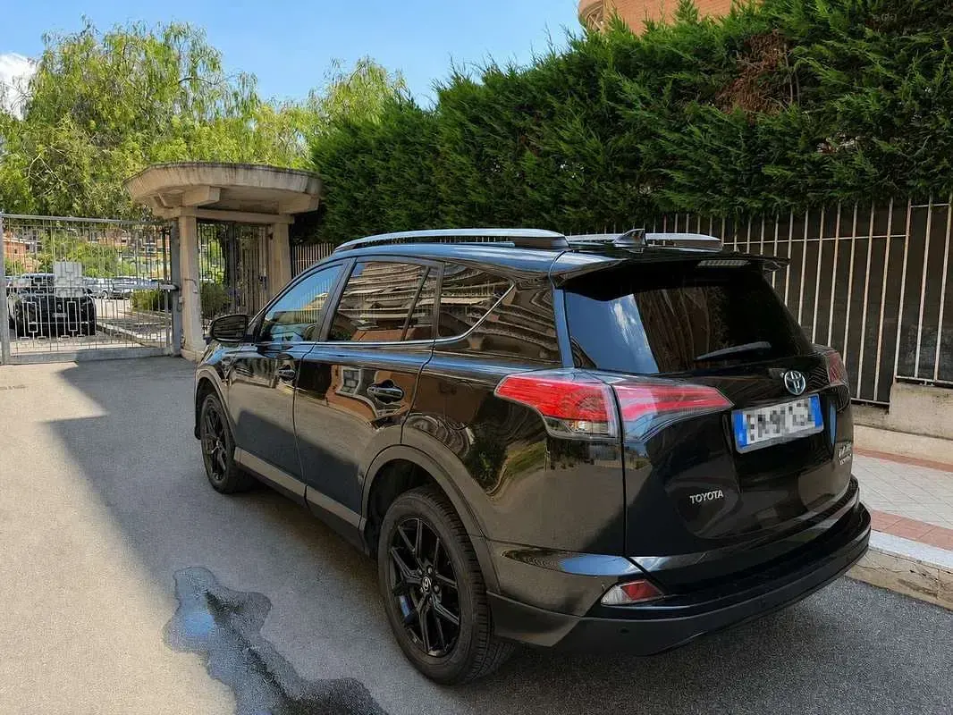 Usata Toyota RAV4 Hybrid Style 155 CV (114 kW) 2017 Nero SUV