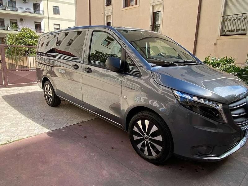 Begagnad Mercedes Vito 190 HK (139 kW) 2023 Grå Van