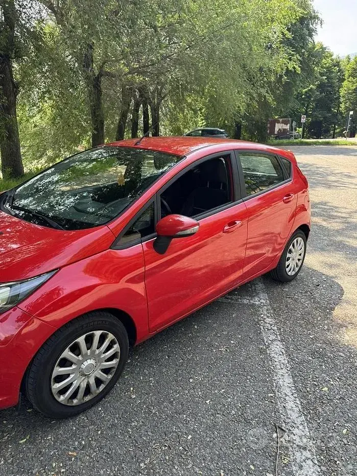 Usata Ford Fiesta 95 CV (69 kW) 2016 Rosso Utilitaria