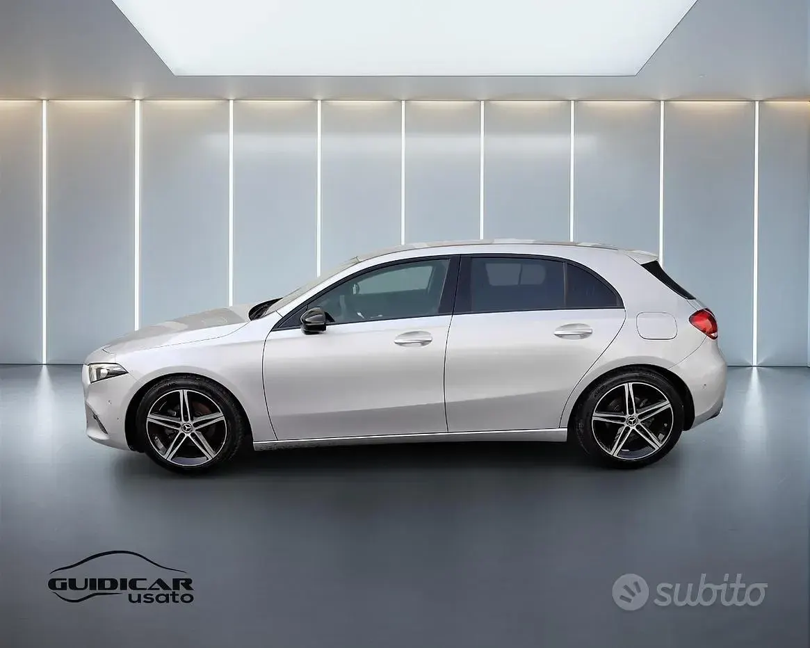 Usata Mercedes A180 116 CV (85 kW) 2020 Argento iridio metallizzato Berlina