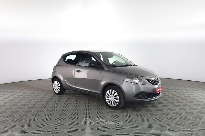Usata Lancia Ypsilon Gold 69 CV (50 kW) 2022 Grigio Utilitaria