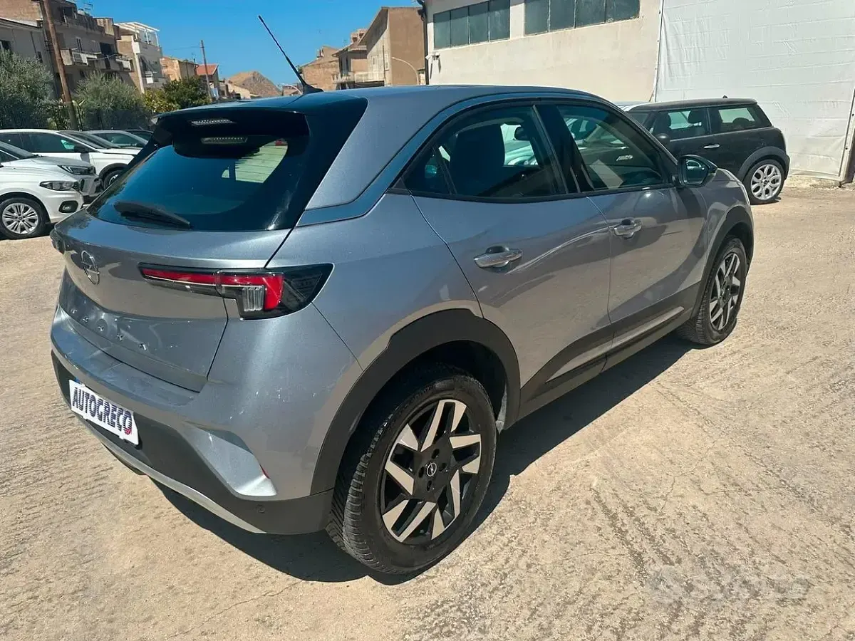 Usata Opel Mokka Elegance 101 CV (74 kW) 2023 Grigio SUV