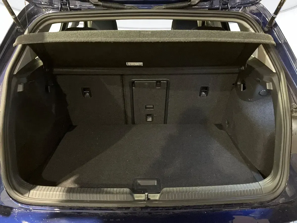 Usata VW Golf VIII R-line 131 CV (96 kW) 2022 Blu Berlina