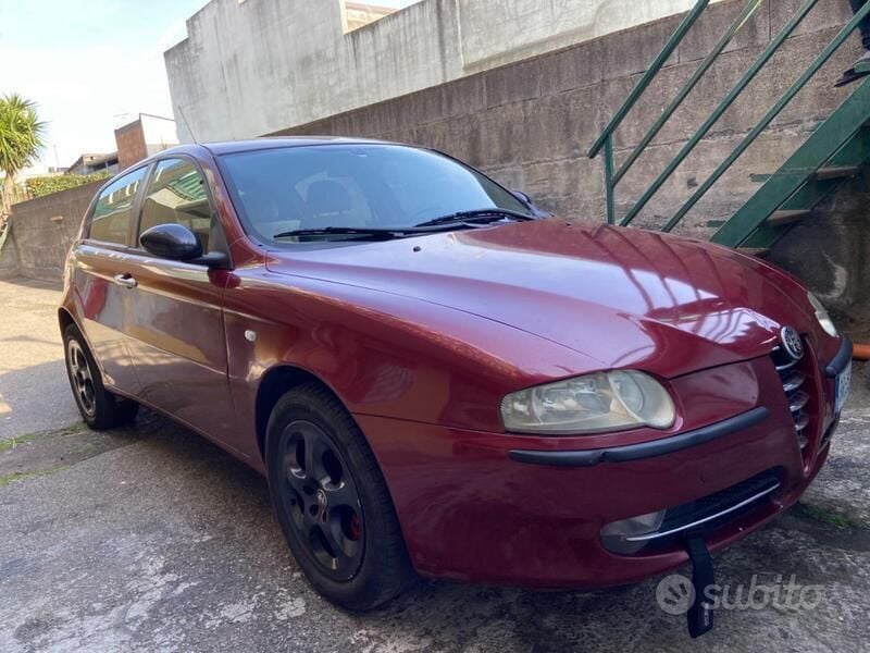 Rosso Usata 2001 Alfa Romeo 147 Due volumi | 1500 € (Super prezzo) - Immagine 1/4