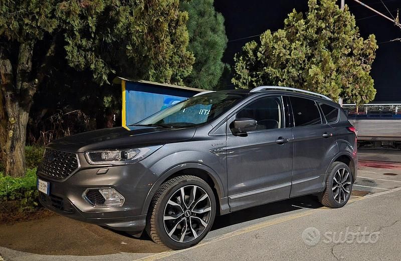 Usata Ford Kuga Vignale 180 CV (132 kW) 2018 Grigio SUV