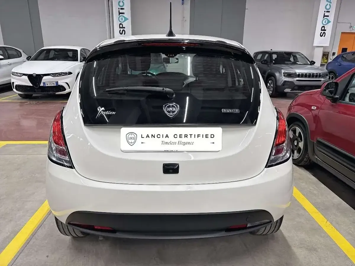 Usata Lancia Ypsilon Gold 69 CV (50 kW) 2023 Bianco Utilitaria