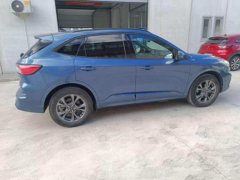 Usata Ford Kuga ST-Line X 152 CV (111 kW) 2023 Chrome blue SUV