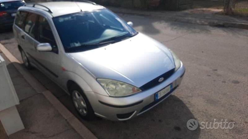 Usata Ford Focus 100 CV (73 kW) 2002 Grigio Station wagon