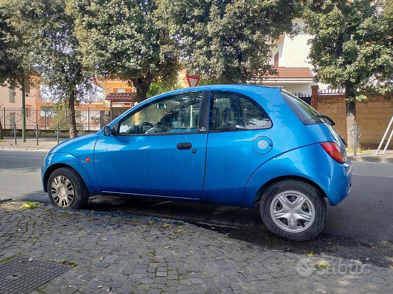Usata Ford Ka Collection 69 CV (50 kW) 2005 Blu/azzurro Utilitaria