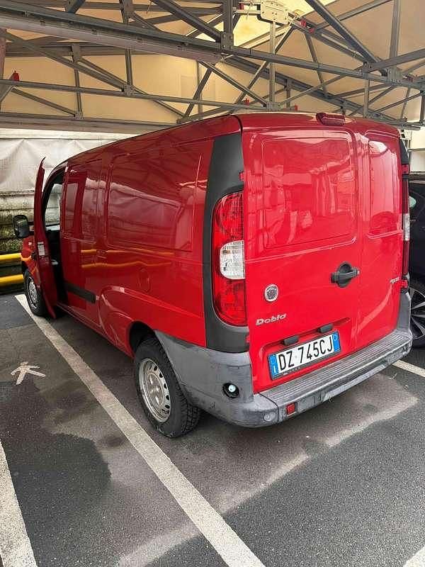 Usata Fiat Doblò Active 103 CV (75 kW) 2009 Rosso Monovolume