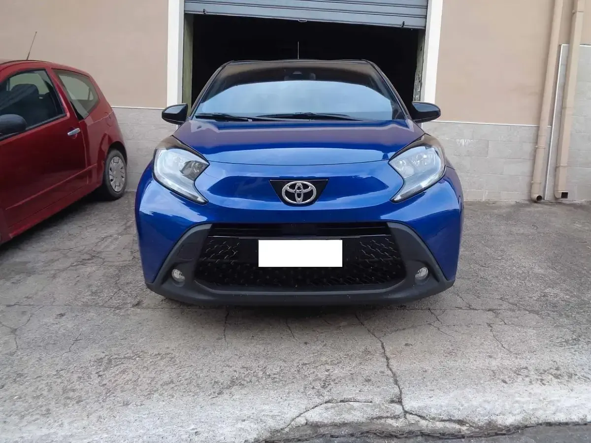 Usata Toyota Aygo X Trend 72 CV (52 kW) 2023 Blu SUV