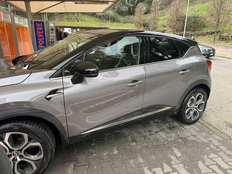 Usata Renault Captur Techno 101 CV (74 kW) 2023 Grigio SUV