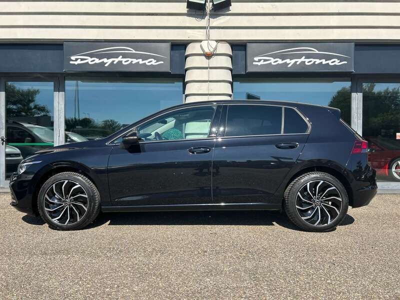 Usata VW Golf Active 116 CV (85 kW) 2022 Perlato Berlina