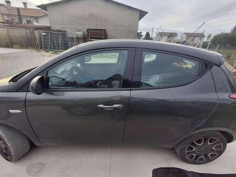 Usata Lancia Ypsilon S 69 CV (50 kW) 2014 Grigio Utilitaria