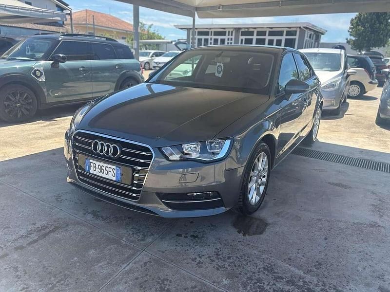 Grigio Usata 2015 Audi A3 Business Tre volumi | 9499 € (Ottimo prezzo) - Immagine 1/4