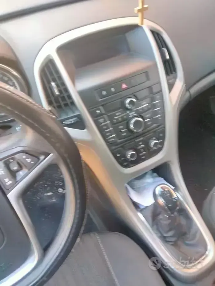 Usata Opel Astra 115 CV (84 kW) 2011 Nero Station wagon