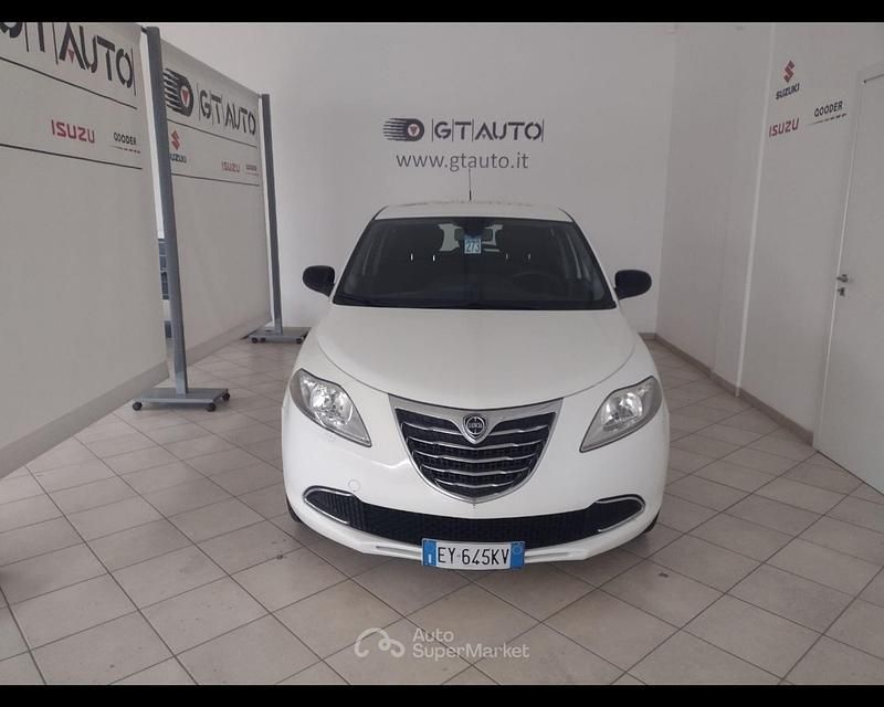 Usata Lancia Ypsilon 69 CV (50 kW) 2015 Bianco Utilitaria