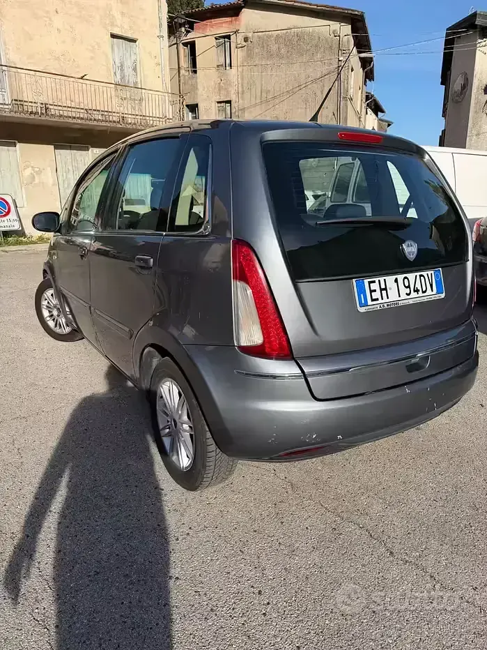 Gebraucht Lancia Musa Gold 95 PS (69 kW) 2011 Grau Van / Kleinbus