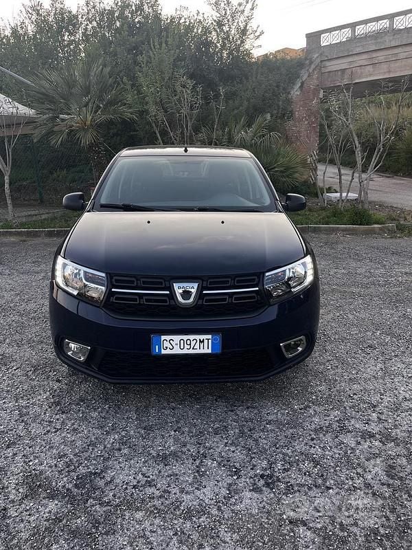 Usata Dacia Sandero Acces 75 CV (55 kW) 2020 Blu Berlina