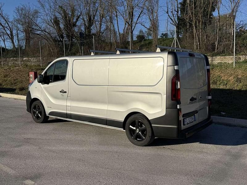 Usata Nissan NV300 125 CV (91 kW) 2017 Argento Furgone