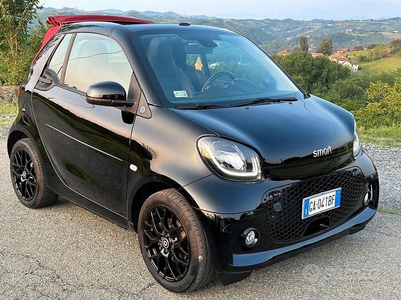 Usata Smart ForTwo Electric Drive Prime 60 kW (82 CV) 2018 Nero Cabrio