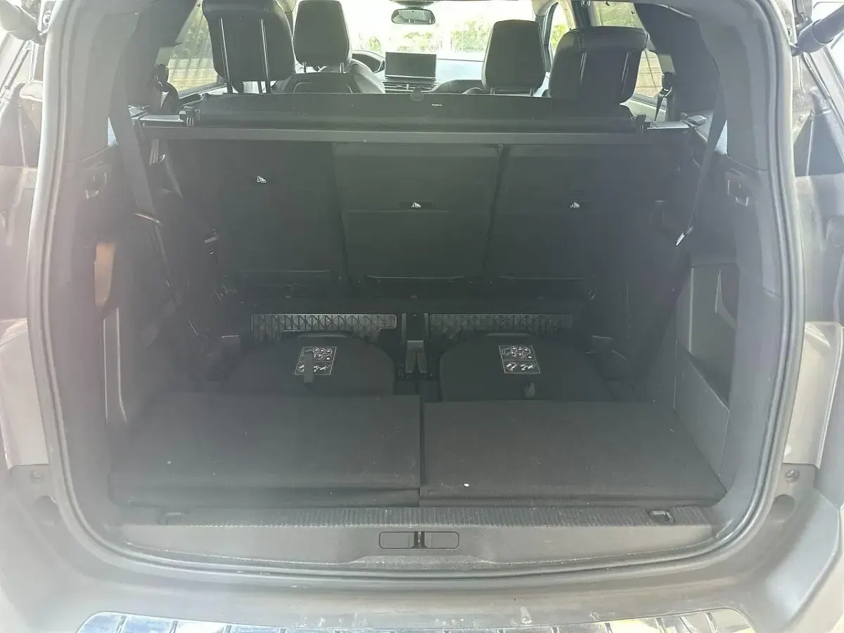 Usata Peugeot 5008 Allure 130 CV (95 kW) 2024 Grigio SUV