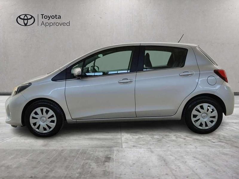 Usata Toyota Yaris Cool 69 CV (50 kW) 2015 Rargento met. Utilitaria